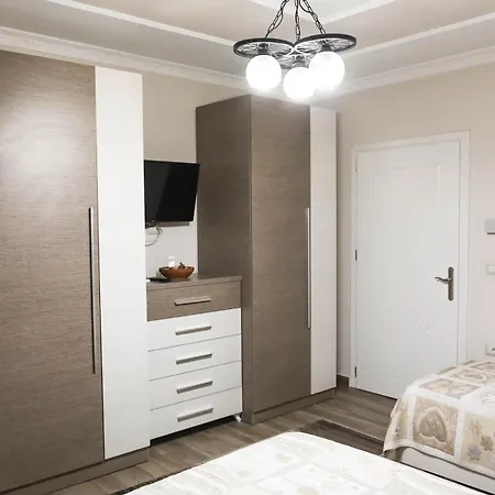 Vila Leo Lux فندق